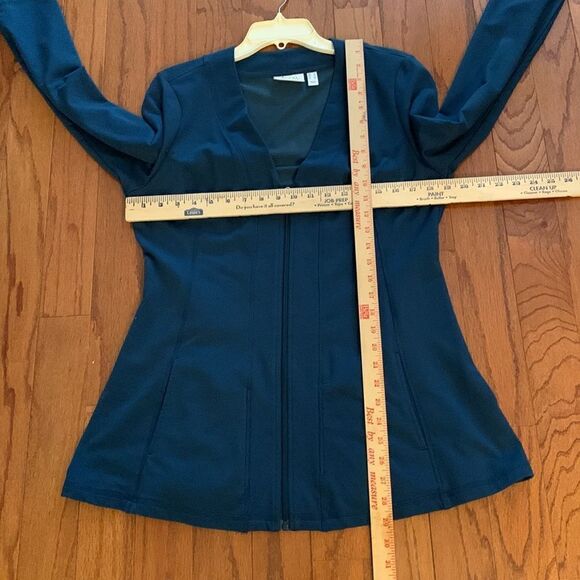 Denim and Company size small active wear color is blue - Picture 4 of 8